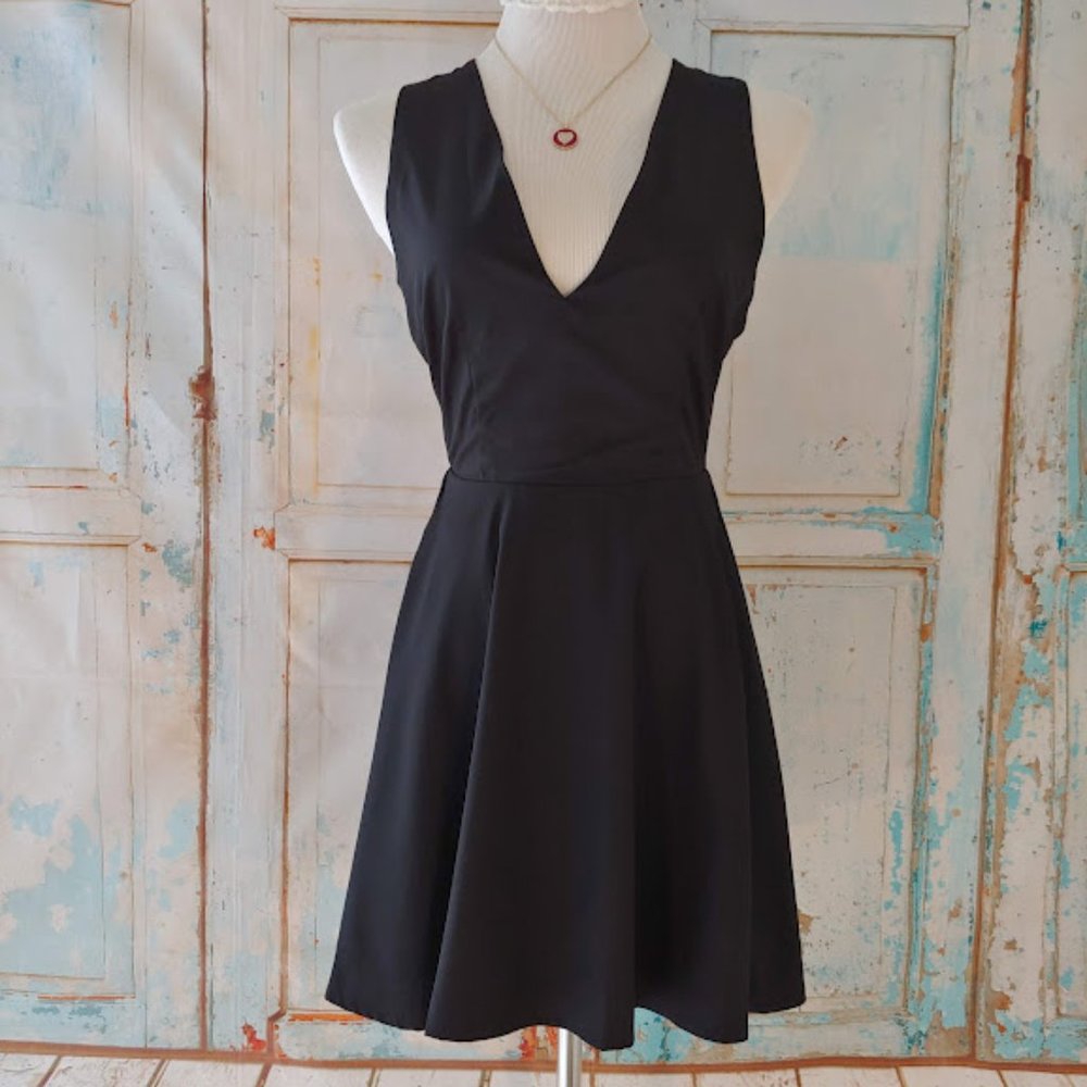 NWT Tobi party holiday cut-out v neck backless dress w zipper/size s/p /black